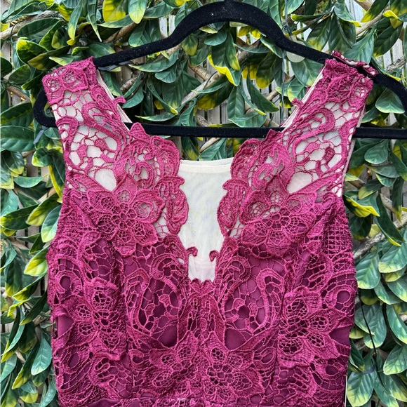 🔹 Lulus Burgundy Lace Illusion Cocktail Dress - Picture 2 of 6